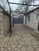 Дома и коттеджи в Лутугино и Лутугинском районе - Дом 3 к. на участке 9 соток, канализация, подвал, гараж, хозпостройки